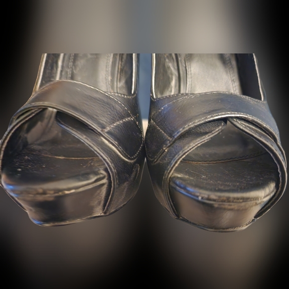 Venus Women's Size 6.5 Black Stilleto Heels - Picture 2 of 4